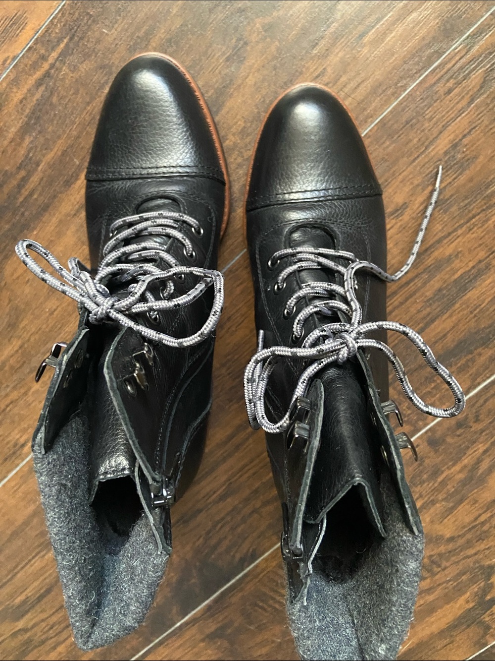 Naturalizer Women’s Verona Black Lace-Up Leather Heeled Boots